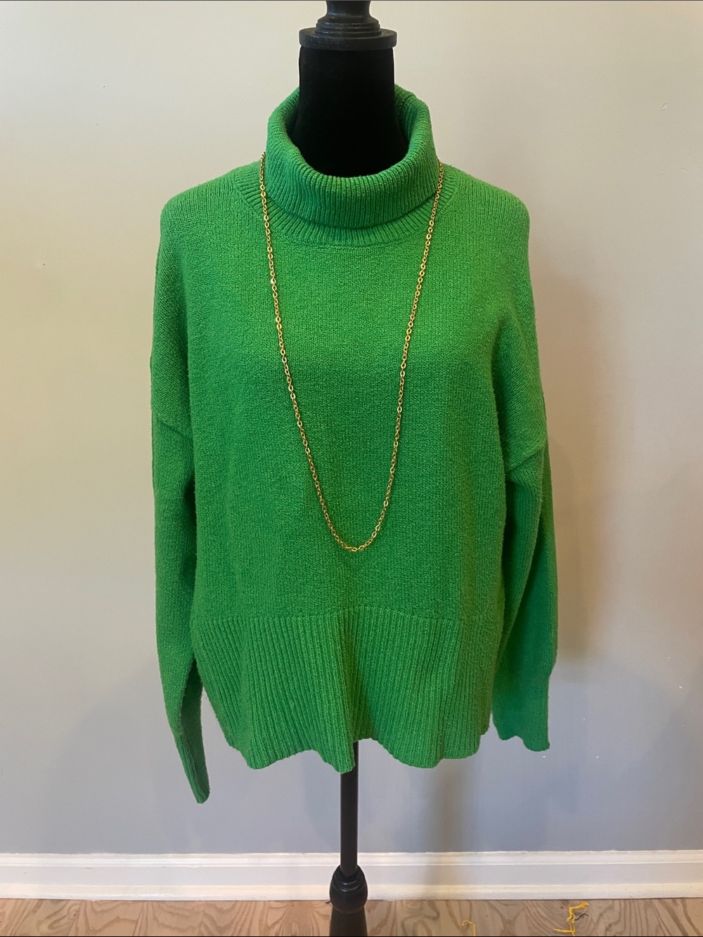 Classic Green Turtleneck Sweater - Women’s medium